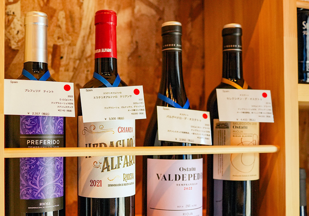イタリア・スペインワインを中心に約100種類の品揃え