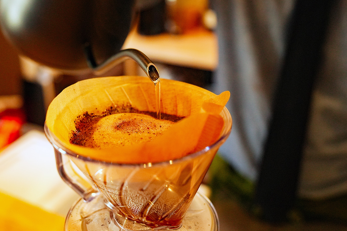 本格コーヒーや自家製コーラもご用意しています